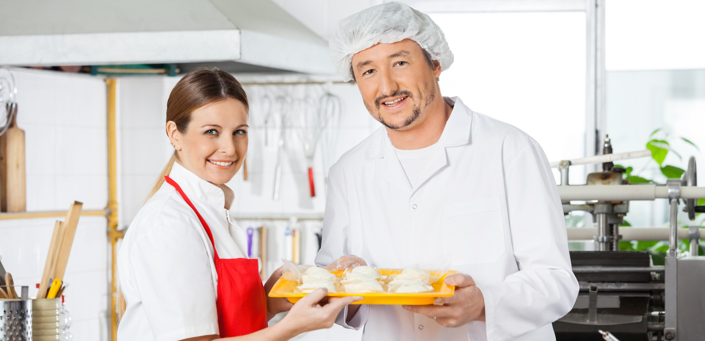 Kantinenpersonal bei der Arbeit