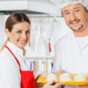 Kantinenpersonal bei der Arbeit